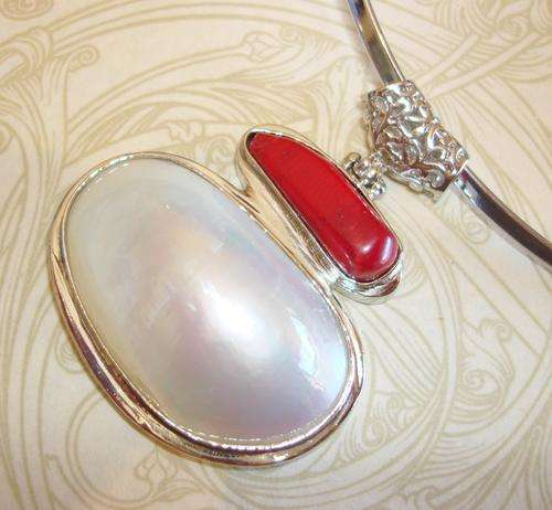 MARYKAY - HUGE MOTHER OF PEARL MOP AND CORAL SILVER CHOKER PENDANT