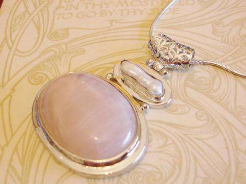 MARYKAY - HUGE ROSE QUARTZ AND BIWA PEARL SILVER PENDANT AND CHAIN
