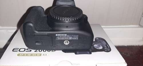 Canon EOS 2000D