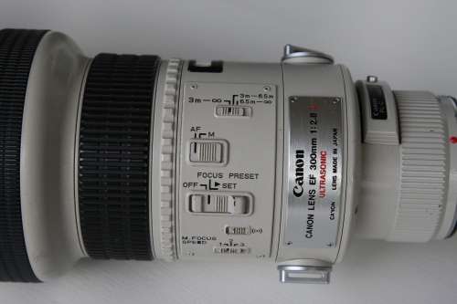 Canon EF 300mm f2.8L USM  (Non IS)