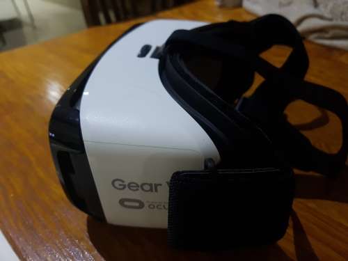 Samsung S7 Edge Silver Titanium 32GB - FREE GEAR VR