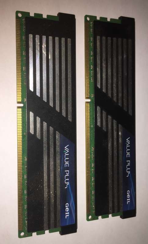 Two 4GB (8GB Total) 240-Pin DDR3 SDRAM DDR3 1333 (PC3 10660) Desktop Memory
