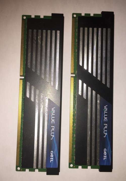 Two 4GB (8GB Total) 240-Pin DDR3 SDRAM DDR3 1333 (PC3 10660) Desktop Memory