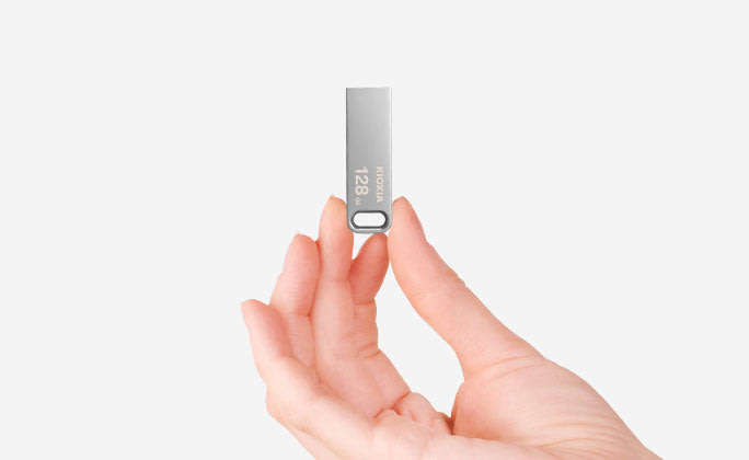 Kioxia 16GB TransMemory U366 Metal Flash Drive