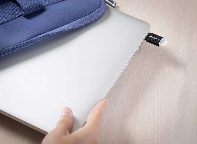 Lexar JumpDrive V40 32GB USB 2.0 Flash Drive