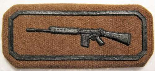 SADF MUSKETRY QUALIFICATION BLACK RUBBERISED PIN ON BADGE (SKIET BALKIE) IN VERY GOOD CONDITION