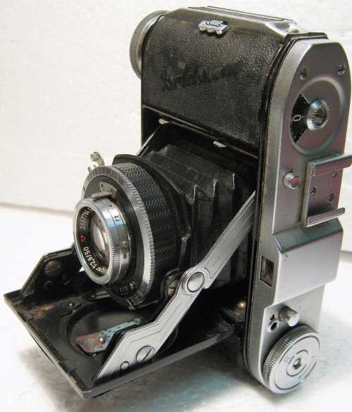 BALDA: BALDINETTE (1950) FILM CAMERA IN GOOD CONDITION - LEATHER CASE STILL GOOD - SOLD AS IS