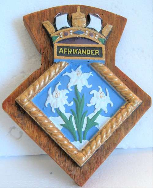 "HMS AFRIKANDER" SHIPS BADGE ON WOOD PLAQUE - SERVED IN SIMON'S TOWN 1917 - 19 RESIN BADGE ON WOOD