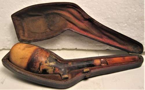 VINTAGE MEERSCHAUM PIPE IN CASE WITH BROKEN AMBER MOUTHPIECE OTHERWISE BOWL IS GOOD - VERY OLD