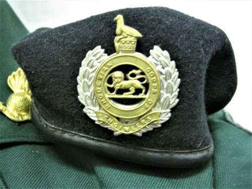 RHODESIAN BUSH WAR ENGINEERS DRESS GREENS UNIFORM WITH ALL BADGES, BERET, LANYARD & TIE - IMMACULATE