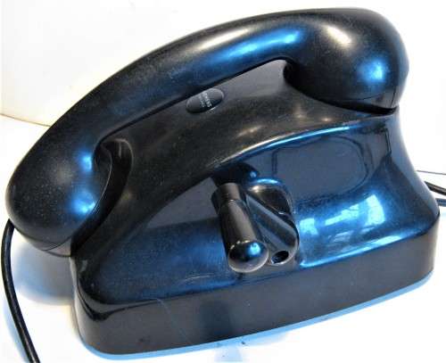 SIEMENS HAND CRANK TELEPHONE IN GOOD CONDITION WITH WIRES AND PLUG