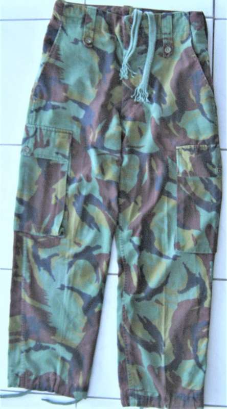 BRITISH ARMY - DPM CAMO PANTS SIZE 4 - 77 CM WAIST  - BUTTONS INTACT & ALL ZIPS WORKING