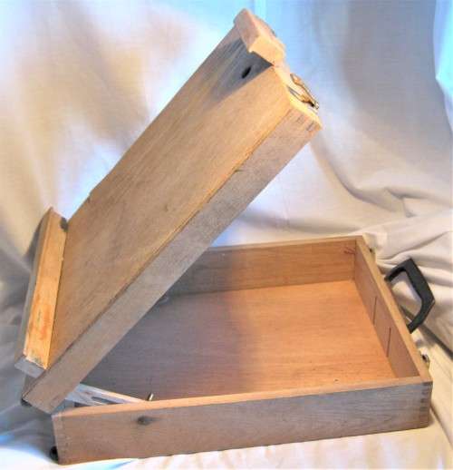 WOODEN LAPTOP BOX EASEL IN GOOD CONDITION - COMPARTMENTS IN  BOX ARE MISSING - 400 X 300 X 100 MM