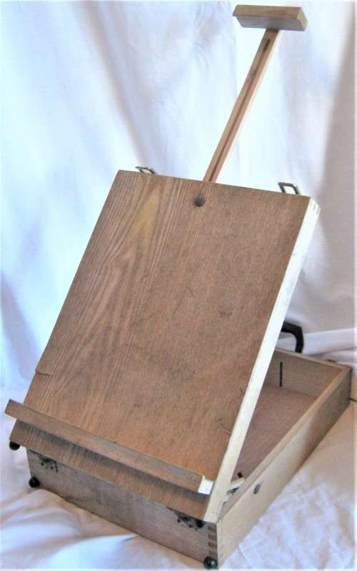 WOODEN LAPTOP BOX EASEL IN GOOD CONDITION - COMPARTMENTS IN  BOX ARE MISSING - 400 X 300 X 100 MM