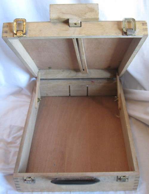 WOODEN LAPTOP BOX EASEL IN GOOD CONDITION - COMPARTMENTS IN  BOX ARE MISSING - 400 X 300 X 100 MM