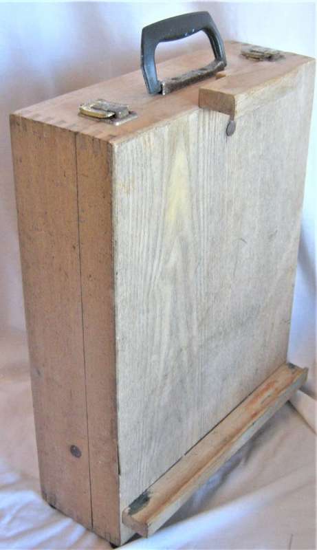 WOODEN LAPTOP BOX EASEL IN GOOD CONDITION - COMPARTMENTS IN  BOX ARE MISSING - 400 X 300 X 100 MM