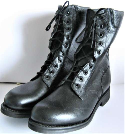 SADF BLACK COMBAT BOOTS SIZE 10 IN AN UNUSED CONDITION
