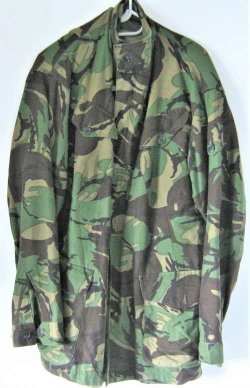 BRITISH DPM CAMO JACKET SIZE 5 (XL) - BUTTONS INTACT & ALL ZIPS WORKING - SEE MEASUREMENTS BELOW