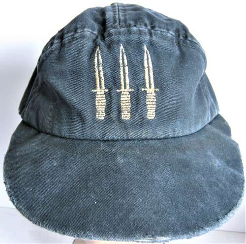 1980s 1 RECCE BASEBALL CAP - PEAK SLIGHTLY SOFT AND WORN IN PLACES 1 EYELET MISSING - GOOD USED COND