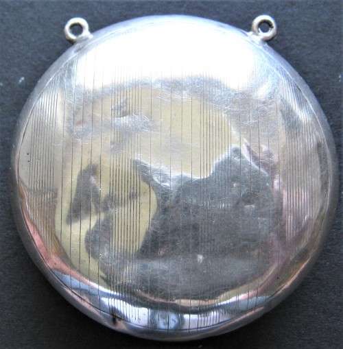 ANTIQUE BIRMINGHAM HALL MARK SILVER LOCKET DATED 1915 BY SAUNDERS and SHEPHERD - 45 MM DIAM AND 14GM