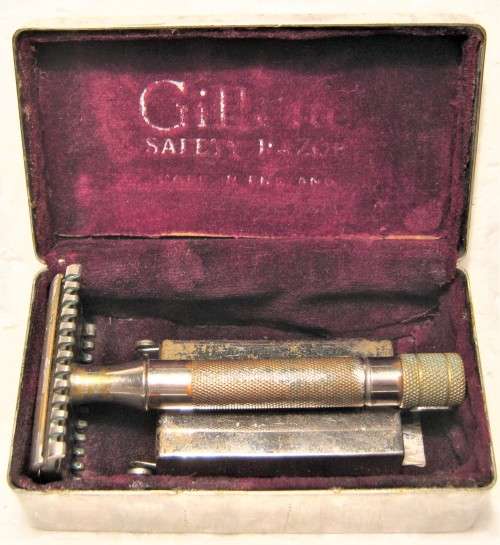 VINTAGE GILLETTE SAFETY RAZOR IN ORIGINAL METAL BOX WITH BLADES IN GOOD USED CONDITION