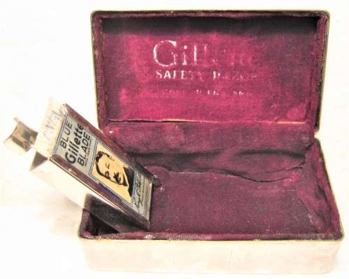 VINTAGE GILLETTE SAFETY RAZOR IN ORIGINAL METAL BOX WITH BLADES IN GOOD USED CONDITION