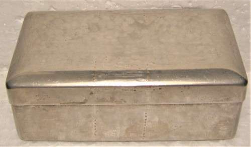 VINTAGE GILLETTE SAFETY RAZOR IN ORIGINAL METAL BOX WITH BLADES IN GOOD USED CONDITION