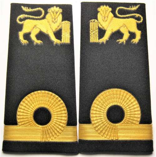 OLD S.A. NAVY SUB LIEUTENANT`S  SOFT SLIP ON SHOULDER STRAPS IN VERY GOOD CONDITION