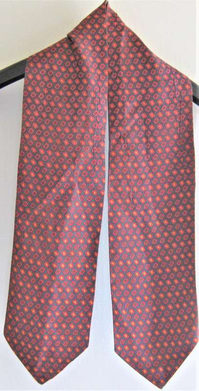 VINTAGE MEN`S SILK SCARF/CRAVAT 120 X 12 cms CIRCA 1950s IN VERY GOOD CONDITION