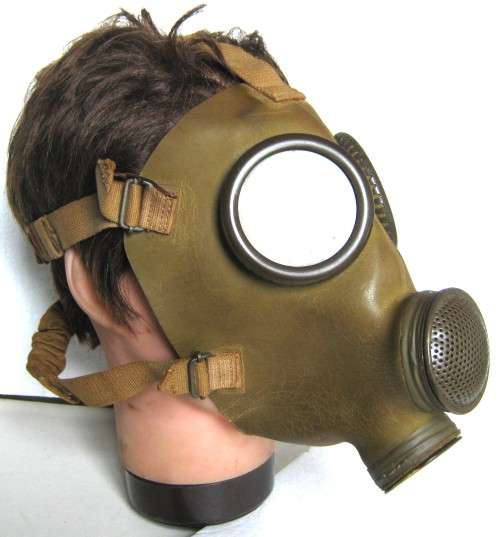 ITALIAN T35 GAS MASK USED FROM 1935 TO 1960, NO FILTER, IN GOOD CONDITION