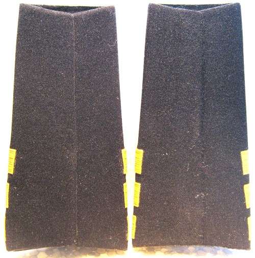 OLD S.A. NAVY COMMANDER SLIP ON SHOULDER STRAPS IN VERY GOOD CONDITION