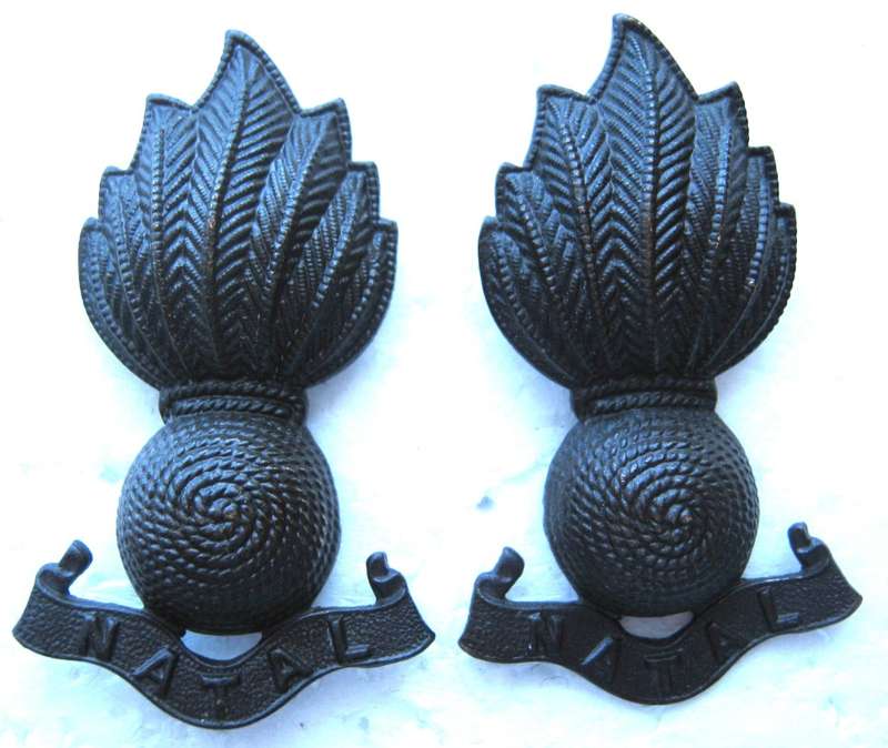 OLD NATAL FIELD ARTILLERY SET - CAP AND COLLAR BADGES AND ONE SHOULDER TITLE WITH LUGS