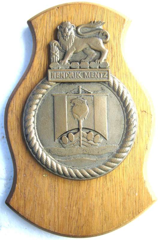 STRIKE CRAFT HENDRIK MENTZ MOUNTED BRASS BADGE 15 X 23.5 CM IN VERY GOOD CONDITION