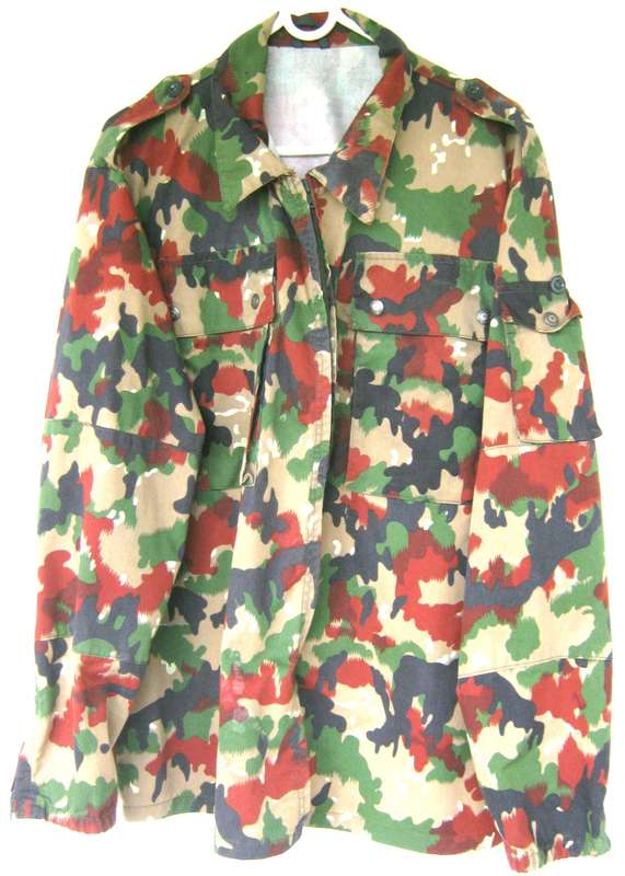 SWISS "ALPENFLAGE" CAMO TOP SIZE XL WITH ZIPS AND CLIPS IN VERY GOOD CONDITION SIZES BELOW