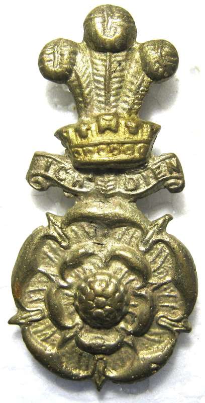 WW2 THE YORKSHIRE HUSSARS CAP BADGE WITH LUGS IN VERY GOOD CONDITION