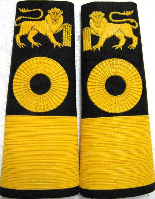 PRE 2003 S.A. NAVY COMMODORE SLIP ON SHOULDER BOARDS - AS NEW
