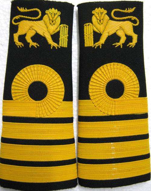 PRE 2003 S.A. NAVY CAPTAIN, SLIP ON, SHOULDER BOARDS AS NEW