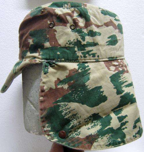 SAP FIRST PATTERN CAMO CAP CIRCA 1968 - PEAK A BIT BATTERED OTHERWISE GOOD - 2 NAMES IN IT