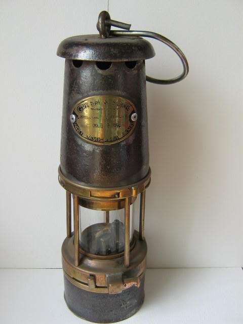 THE WOLF SAFETY LAMP - MADE BY GREEN & SONS - Excellent condition and looks like it still works