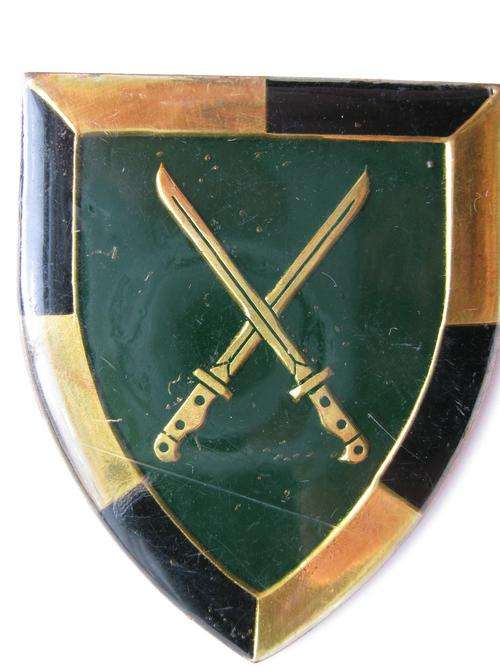 S A INFANTRY SCHOOL SHOULDER FLASH - NO PINS - Good condition