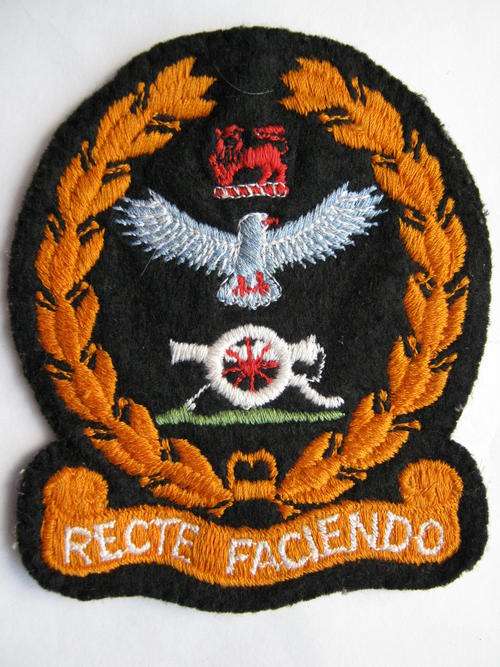 S A DEFENCE FORCE SPORTSMANS/ATHLETICS BLAZER BADGE - Very good condition