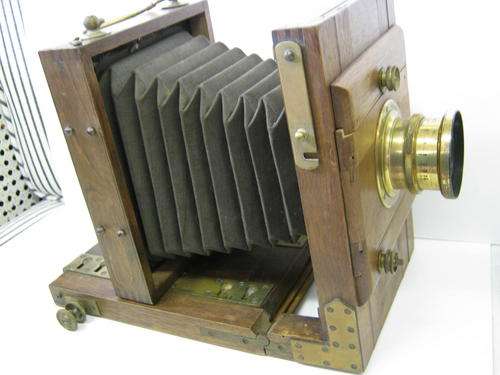 19TH CENTURY "MAISON RODOLPHE" WOODEN CAMERA COMPLETE WITH TRIPOD, BAG, CLOTH, BOX NEGS & HOLDERS