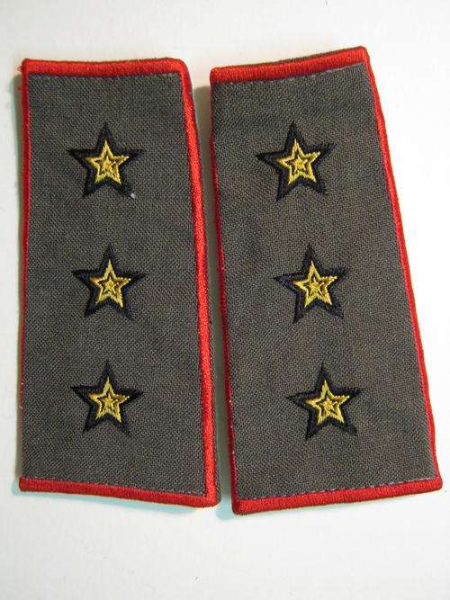 PAIR OF NAMIBIAN ARMY CAPTAINS SLIP-ON SHOULDER BOARDS - As new