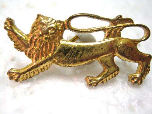 1974 BRITISH LIONS RUGBY PLAYERS OFFICIAL PIN BADGE - Given out by the players