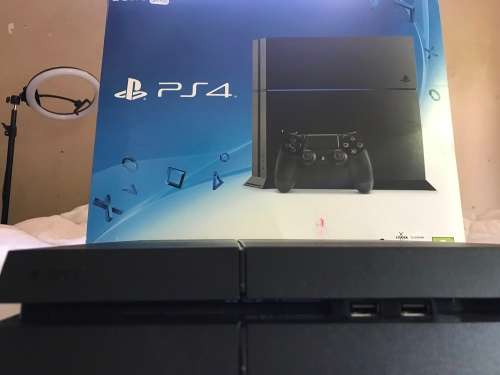 Sony PlayStation 4 500GB (great condition 2nd hand)with GTA V