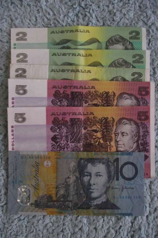 AUSTRALIA :  26 DOLLARS : CV +- R 315