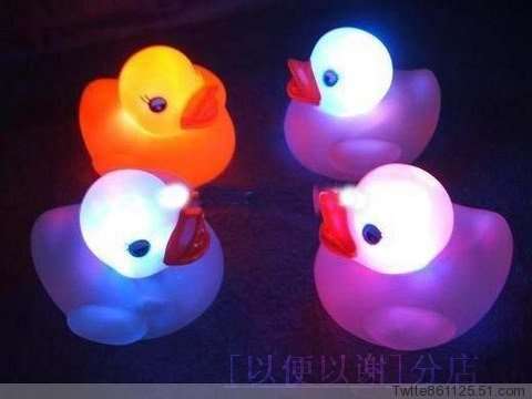 ONCE OFF "CRAZY DOUBLE DEAL AUCTION"  **BEAUTIFUL** Kiddies Floating Bath/Pool  Light-up Ducks