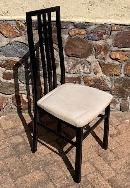8 SEATER DINING ROOM TABLE AND CHAIRS