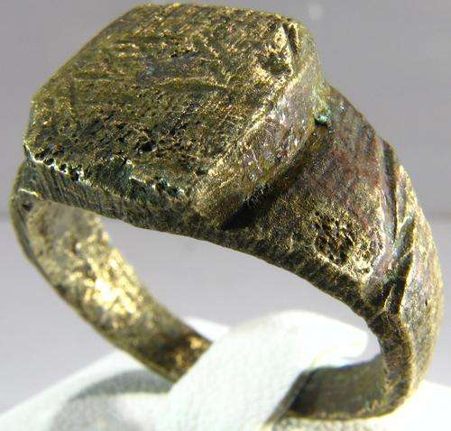 (AUTHENTIC) 600 - 400 BC ancient CYPRIOT bronze ring.