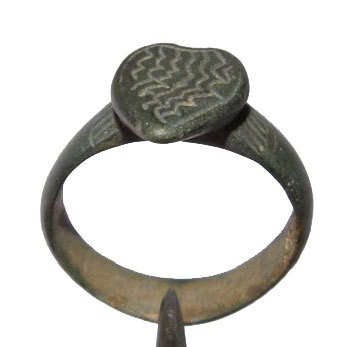 (AUTHENTIC) 300 - 500 AD Ancient Roman/Byzantine Empire Billon ring with beautiful wave encravings.